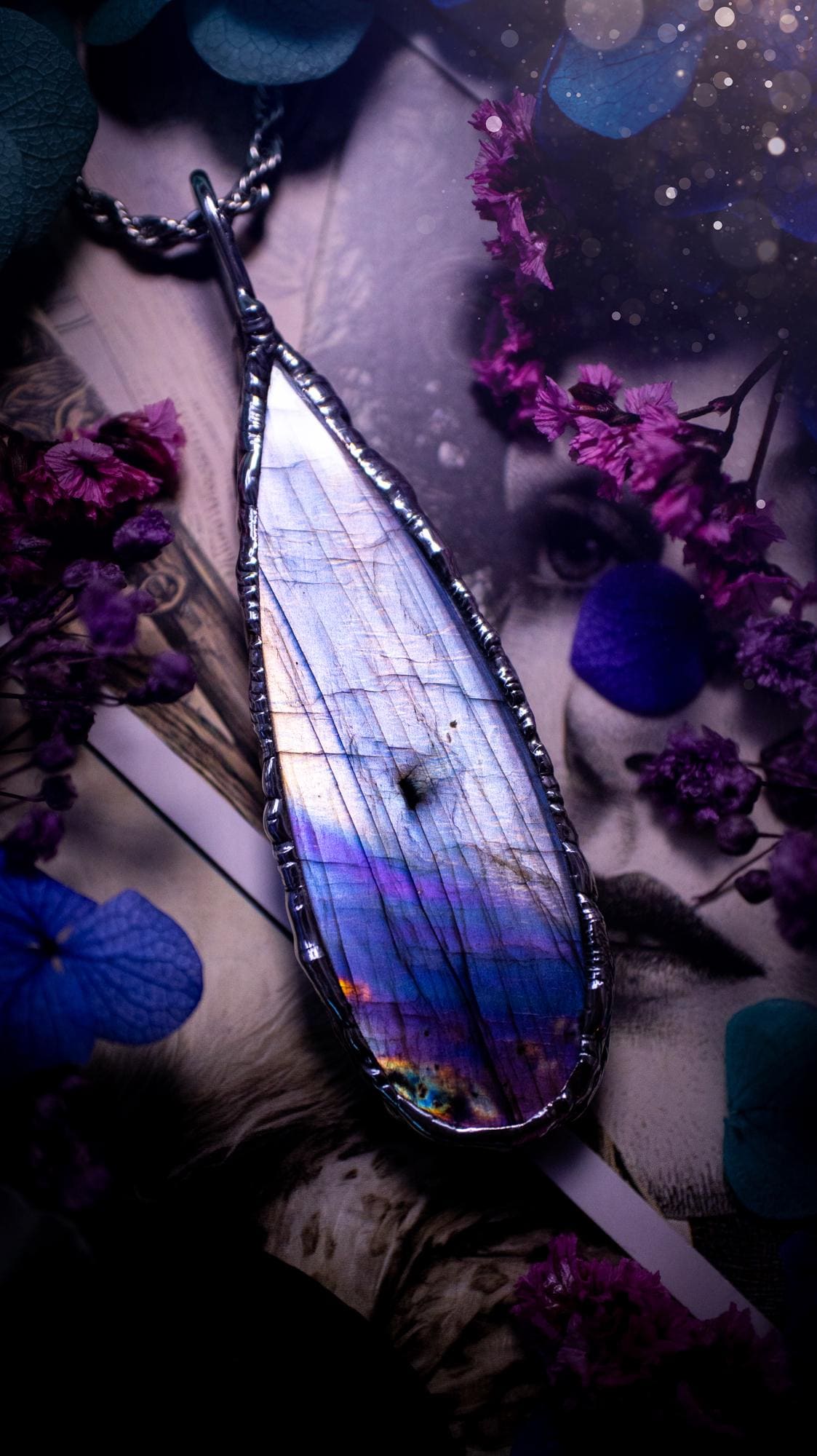 Beautiful and bold, soft soldered, large and very unique Labradorite pendant necklace. This pendant necklace has been handmade using the soft solder method, using lead free solder that contains silver and polished to a high lustre. Featuring a large, very pretty statement Labradorite crystal that is full of beautiful purples, pinks, silver and blues, with different flashes from different angles. This piece would but suitable for anyone who loves jewellery, crystals, and a gothic aesthetic.