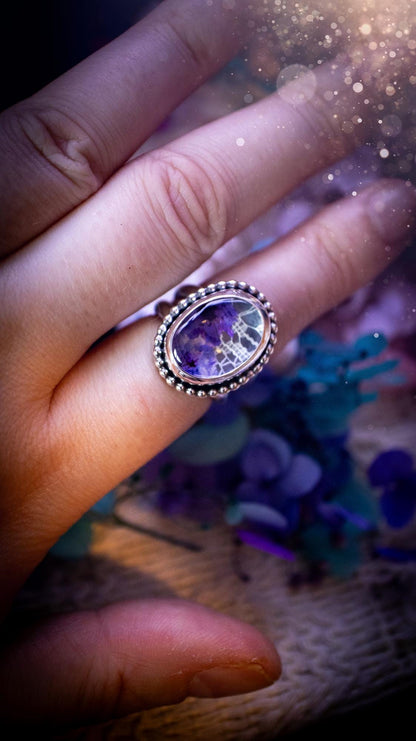 Beautiful and one of a kind, quartz crystal, botanical mini statement ring. This ring has been made by placing lace and real dried flowers under a smooth, quartz crystal. Handmade from fine and sterling silver, featuring a smooth bezel, beaded wire around the bezel and a smooth double ring band. A very unique piece to gift to a loved one who may love crystals and flowers. Ideal for birthdays, anniversaries, and any special occasion. A unique take to sterling silver jewellery.