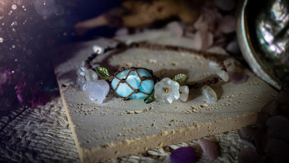 Beautifully handmade, authentic and natural crystal larimar, macrame fairy bracelet. This bracelet has been made using high quality Linhasita waxed cord in cedar brown colour. Featuring a beautiful larimar crystal as the focal point that is surrounded by glass flowers that have 24k plated gold beads, moonstone chip crystals and little cute leaves. The bracelet also has a slider knot for size adjustments. Ideal for anyone who loves a whimsical aesthetic, crystals, florals and hippy jewellery.