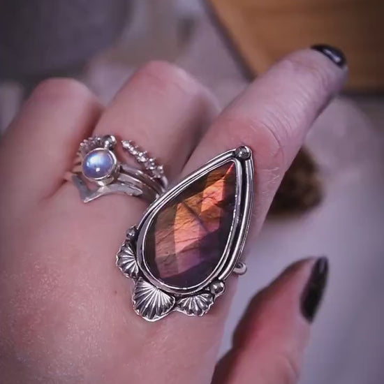 Beautiful purple and orange Labradorite, Spectrolite statement ring - gothic, witchy jewellery