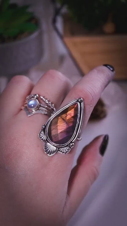 Beautiful purple and orange Labradorite, Spectrolite statement ring - gothic, witchy jewellery