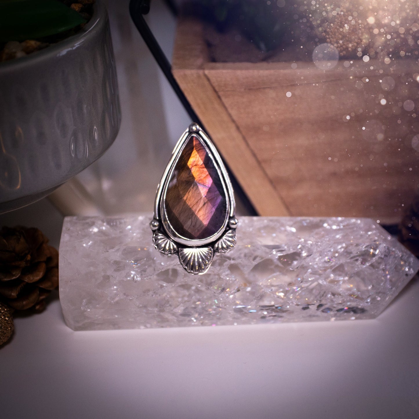 Gorgeous, handmade, orange and purple labradorite statement ring. This ring has been made using fine and sterling silver and has beautiful fan components. The ring is a size R. Ideal crystal gift, witchy and gothic style.