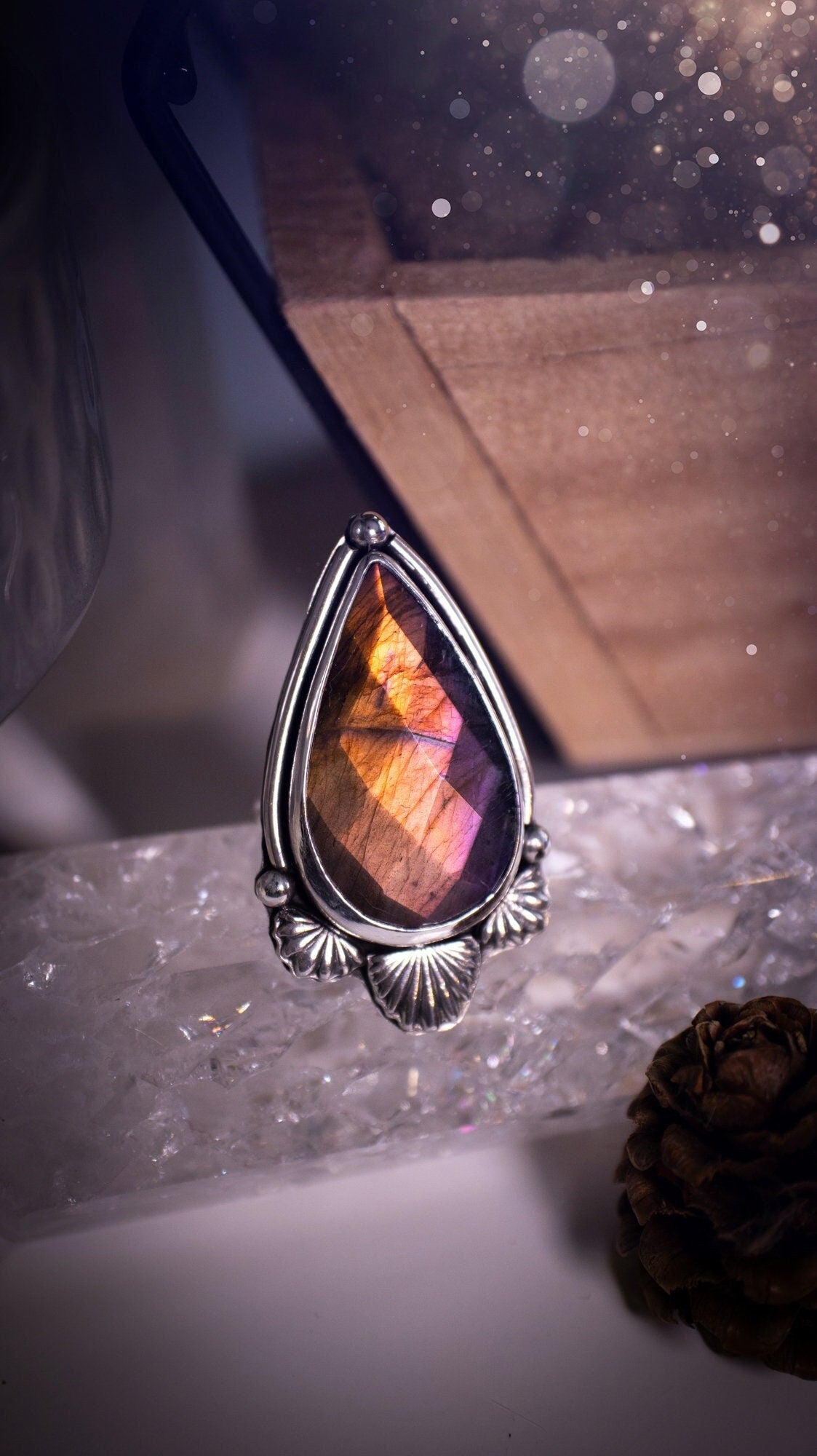 Gorgeous, handmade, orange and purple labradorite statement ring. This ring has been made using fine and sterling silver and has beautiful fan components. The ring is a size R. Ideal crystal gift, witchy and gothic style.